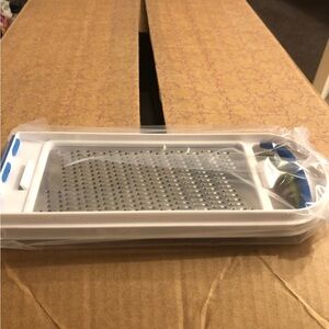 Princess House White and Blue Grater Set